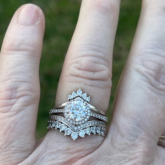 NEW! 3ct Solitaire 5A Low Profile paired with 2 different Guards—A Unique Style! - Picture 4 of 9